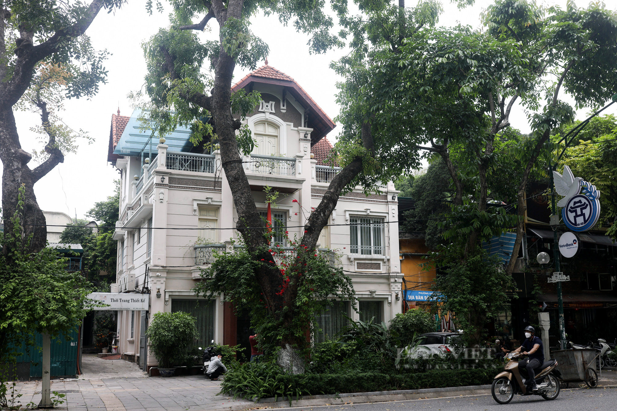 Cận cảnh những biệt thự xây trước 1954 thuộc diện không được bán tại Hà Nội - Ảnh 13.