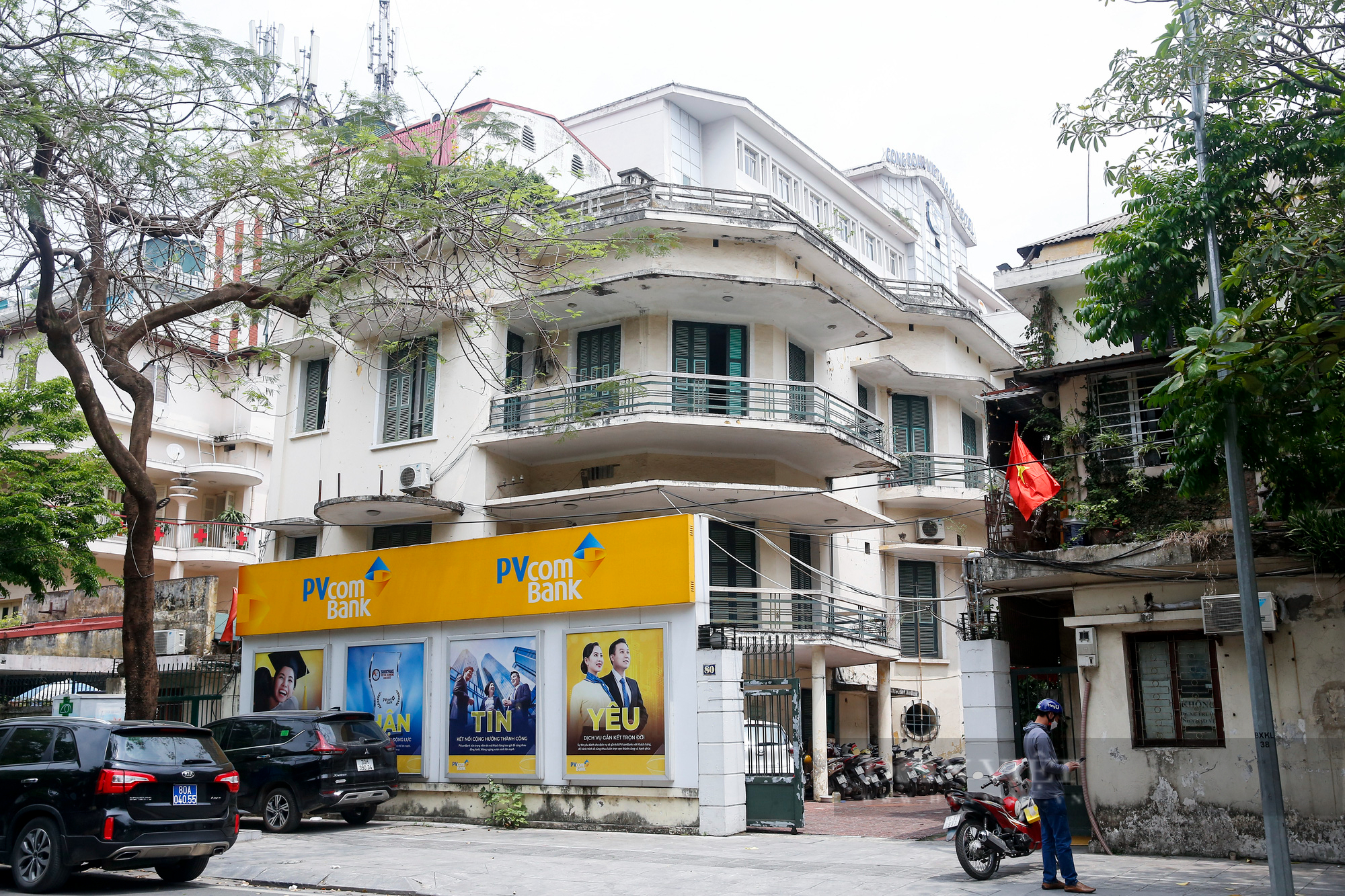 Cận cảnh những biệt thự xây trước 1954 thuộc diện không được bán tại Hà Nội - Ảnh 6.