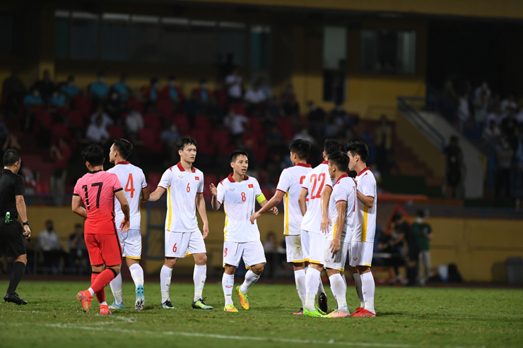 HLV Kim Eun Jung (U20 Hàn Quốc) &quot;đá xoáy&quot; chiến thắng của U23 Việt Nam - Ảnh 1.