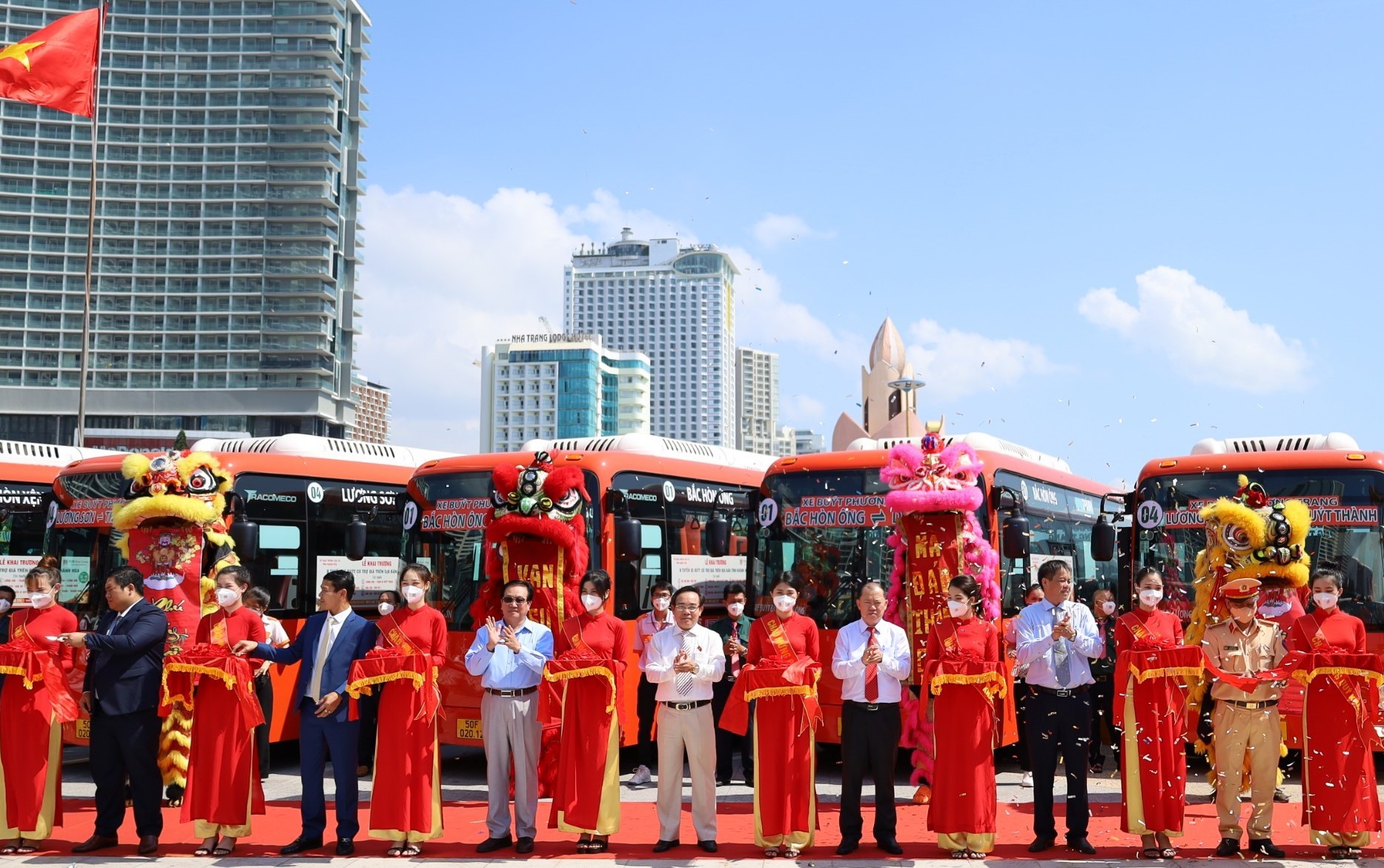 8 tuyến xe buýt ở Khánh Hòa chính thức đi vào hoạt động - Ảnh 1.