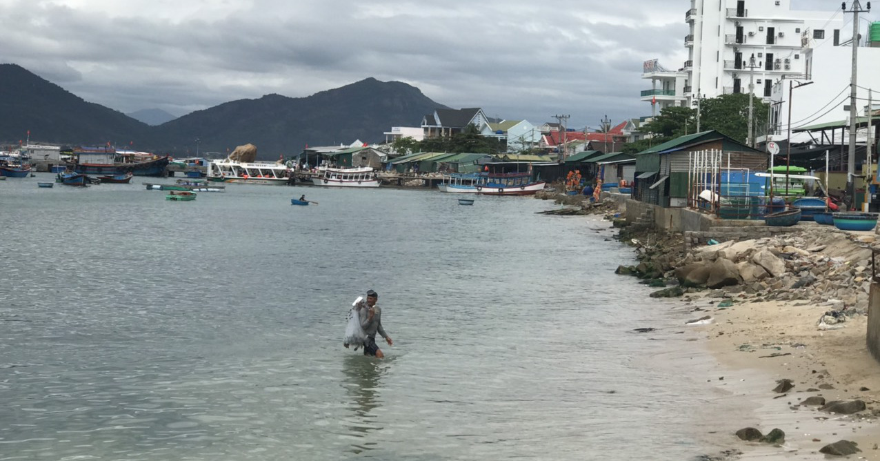 Binh Hung and Binh Ba islands stop tourism activities