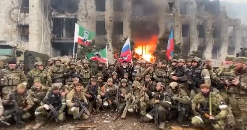 Tình hình Mariupol: Các chiến binh Chechnya ăn mừng chiến thắng, tuyên bố đã kiểm soát 'pháo đài' Azovstal - Ảnh 2.