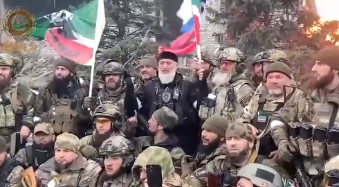Tình hình Mariupol: Các chiến binh Chechnya ăn mừng chiến thắng, tuyên bố đã kiểm soát 'pháo đài' Azovstal - Ảnh 1.
