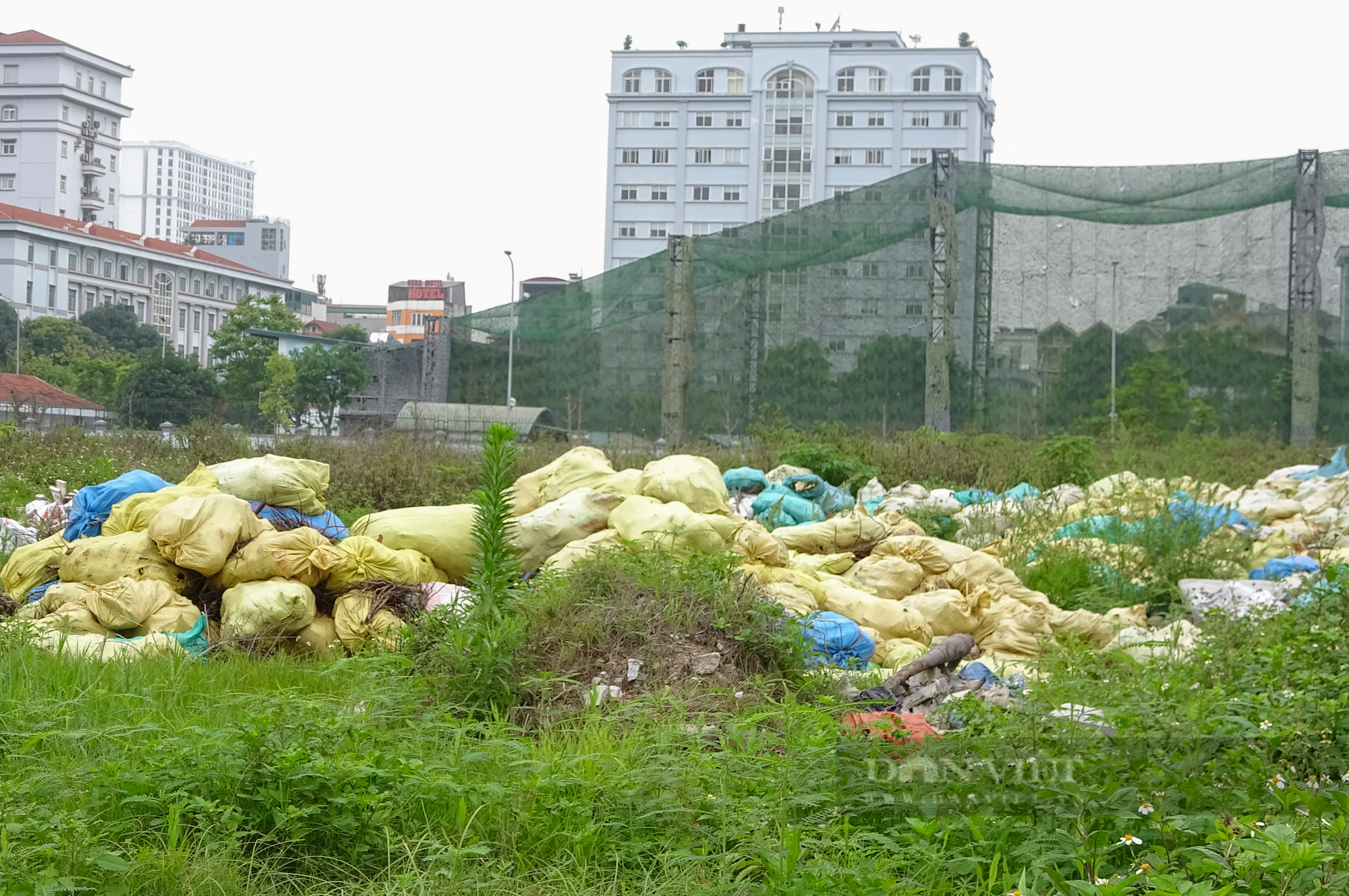 Dự án đường nối Phạm Hùng với Lê Đức Thọ biến thành bãi rác ở Nam Từ Liêm (Hà Nội) - Ảnh 5.