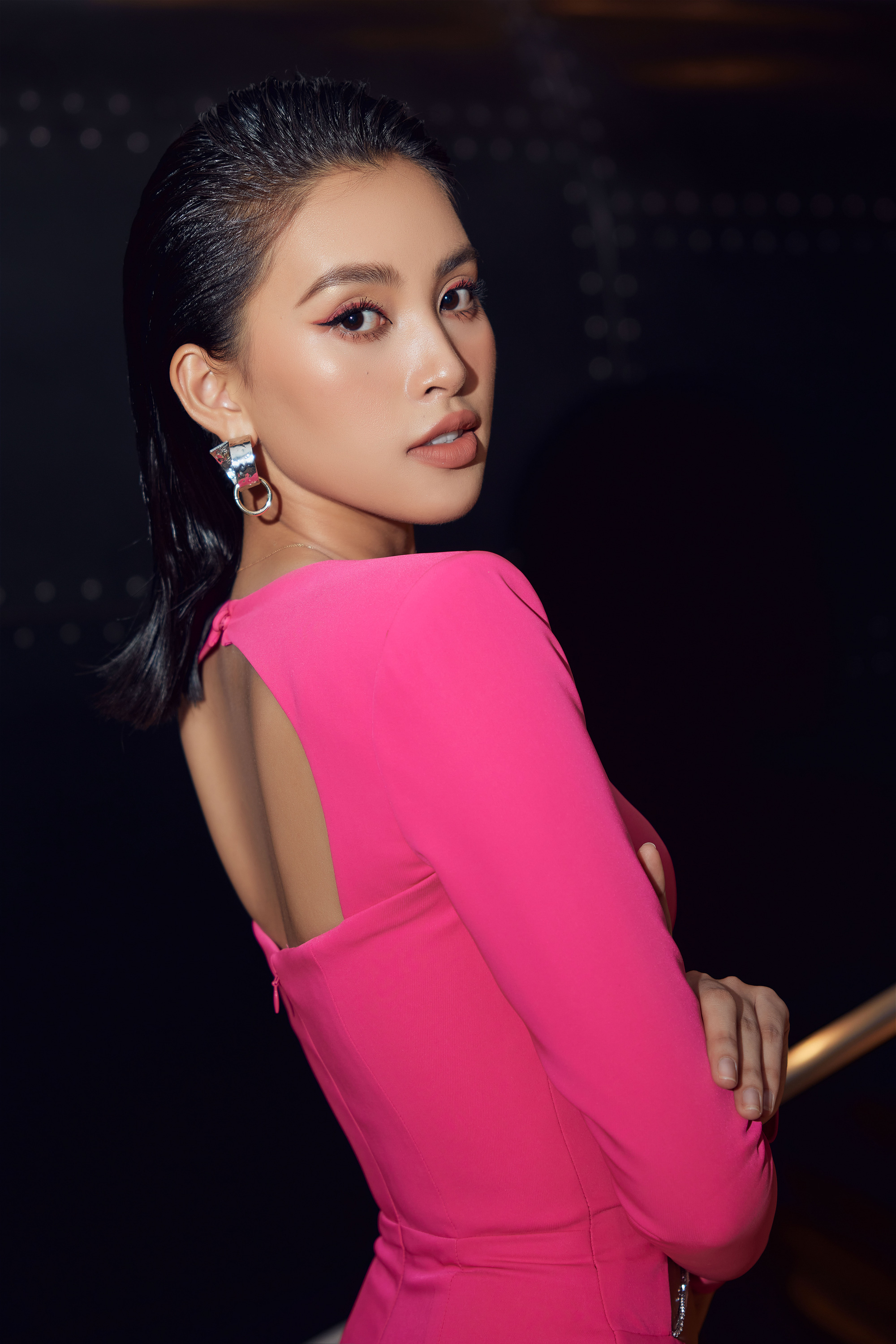 Hoa hậu Trần Tiểu Vy nói gì khi tiếp tục nhận giải &quot;Gương mặt của năm&quot;, được khen &quot;mỹ nhân ngàn năm có một&quot;? - Ảnh 2.