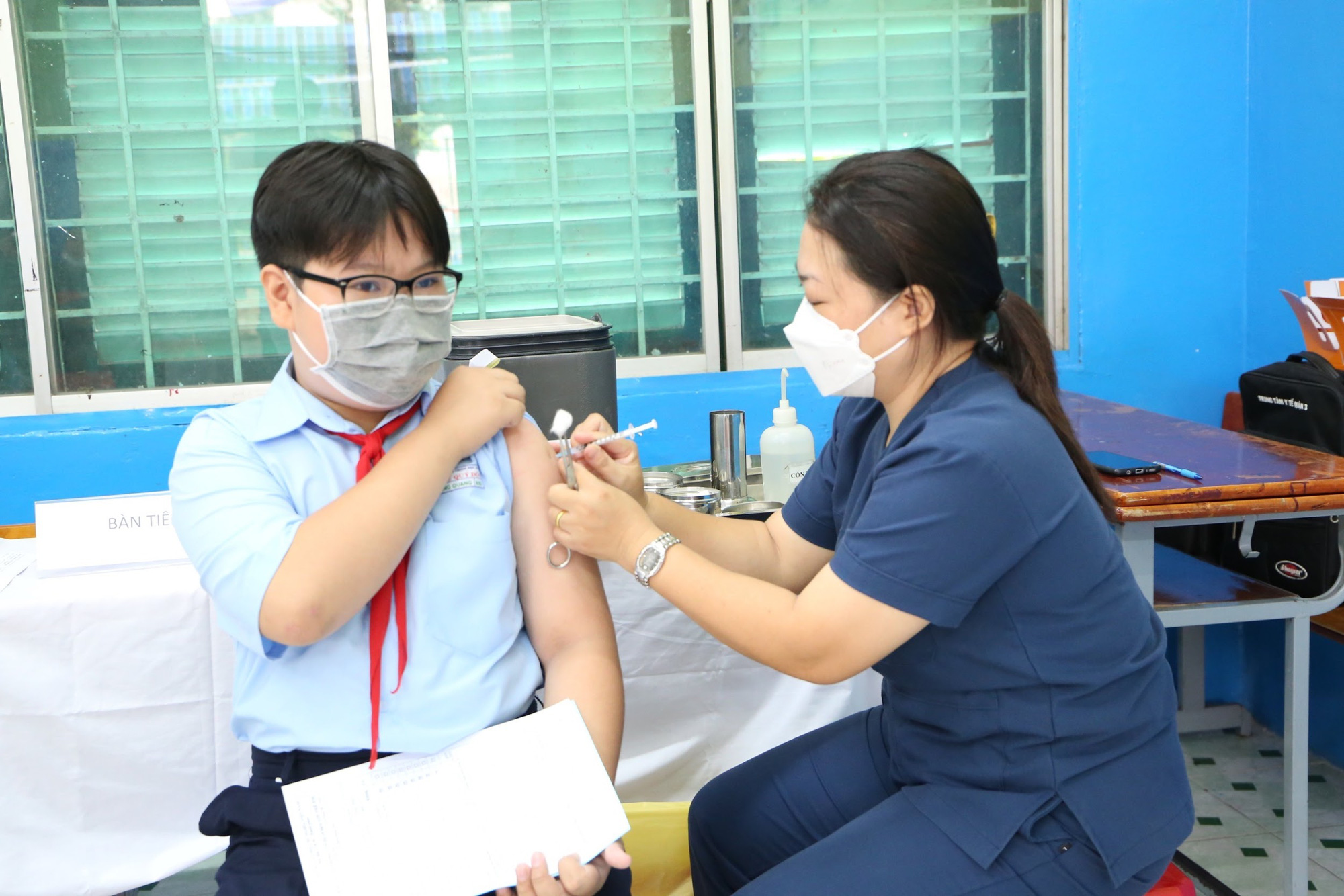Nearly 127,000 children aged 5 - under 12 years old were vaccinated with the Covid-19 vaccine, mainly with fever, swelling and pain after injection - Photo 1.
