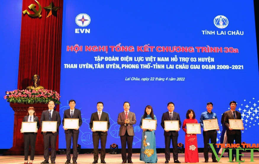 Tổng kết Chương trình 30a Tập đoàn Điện lực Việt Nam hỗ trợ 3 huyện Than Uyên, Tân Uyên, Phong Thổ tỉnh Lai Châu - Ảnh 3.