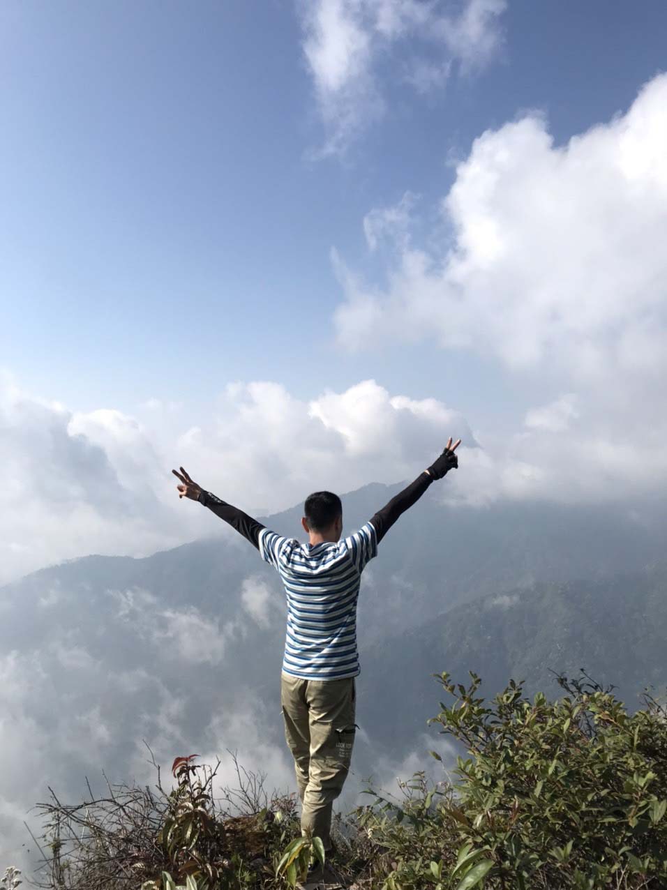 Crying, laughing, happy, scared with the experience of Pu Si Lung - Rooftop of the border area - Photo 8.