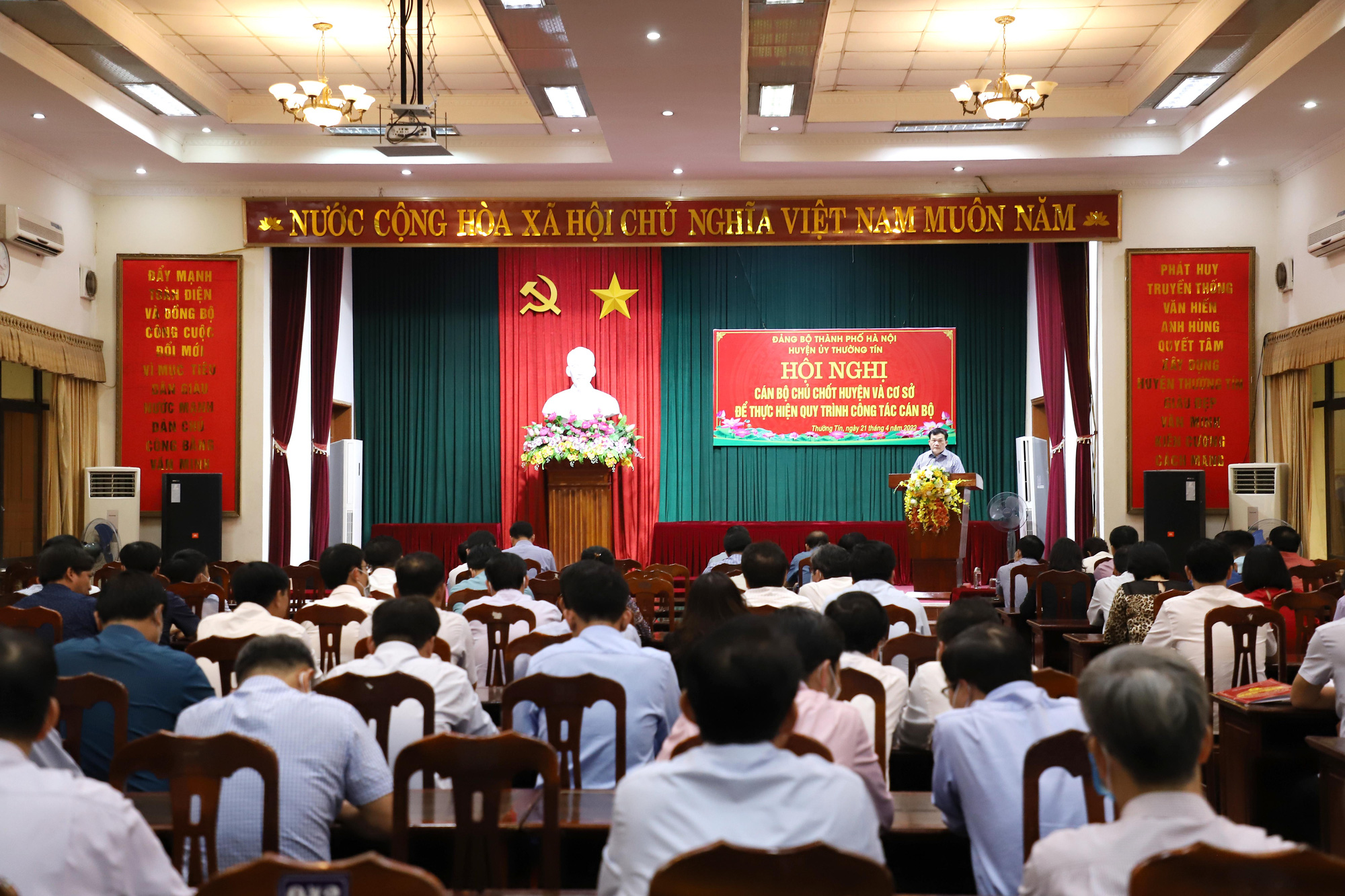 Ông Phan Thanh Tùng được giới thiệu chức danh Phó Chủ tịch UBND huyện Thường Tín - Ảnh 1.