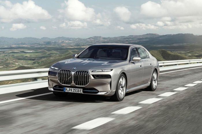 BMW ra mắt xe điện có khả năng tăng tốc ngang siêu xe - Ảnh 1.