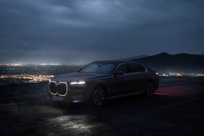 BMW ra mắt xe điện có khả năng tăng tốc ngang siêu xe - Ảnh 8.