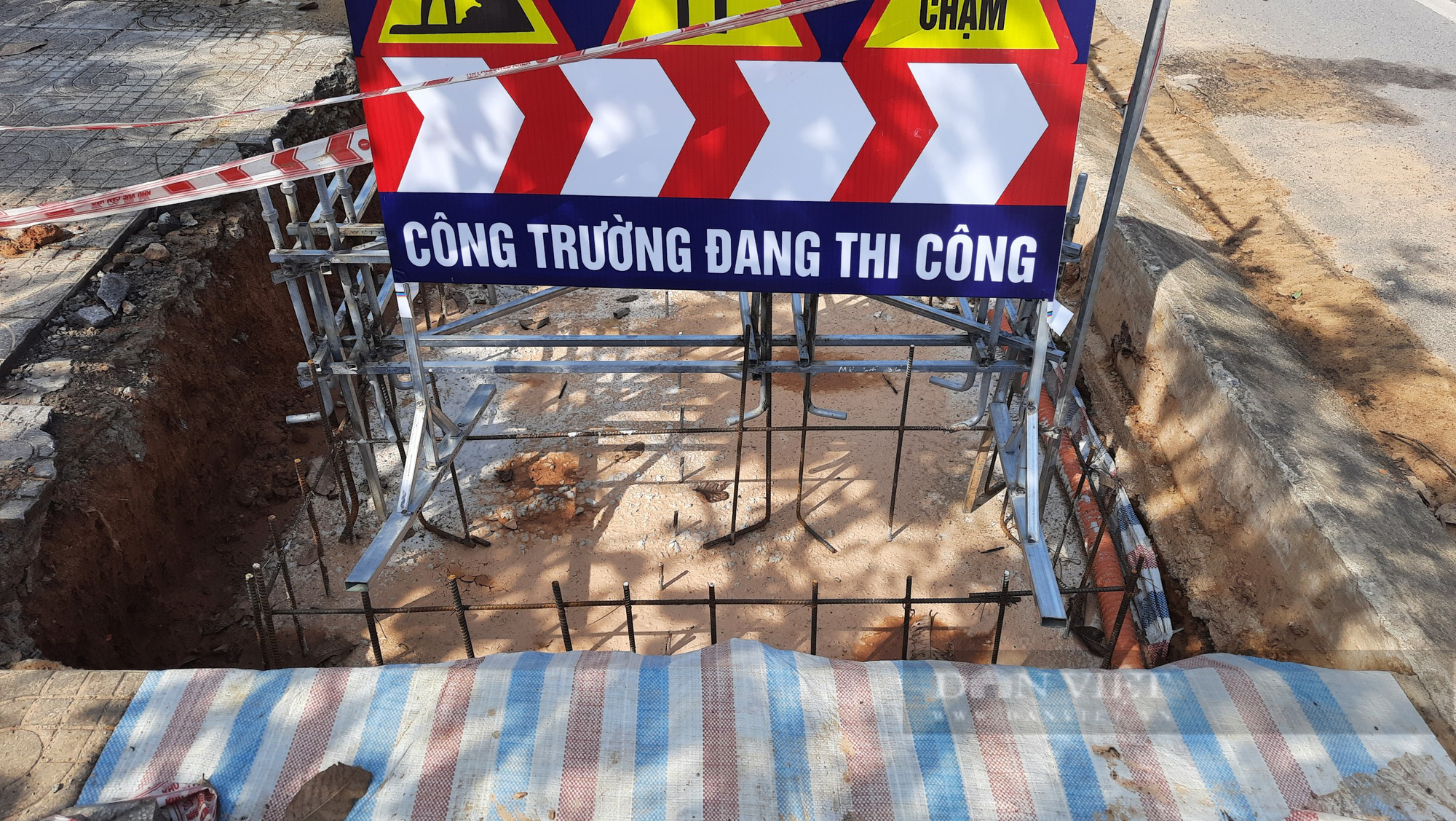 Thêm một công trình trang trí ở TP Đông Hà thi công khi chưa được cấp phép - Ảnh 2.