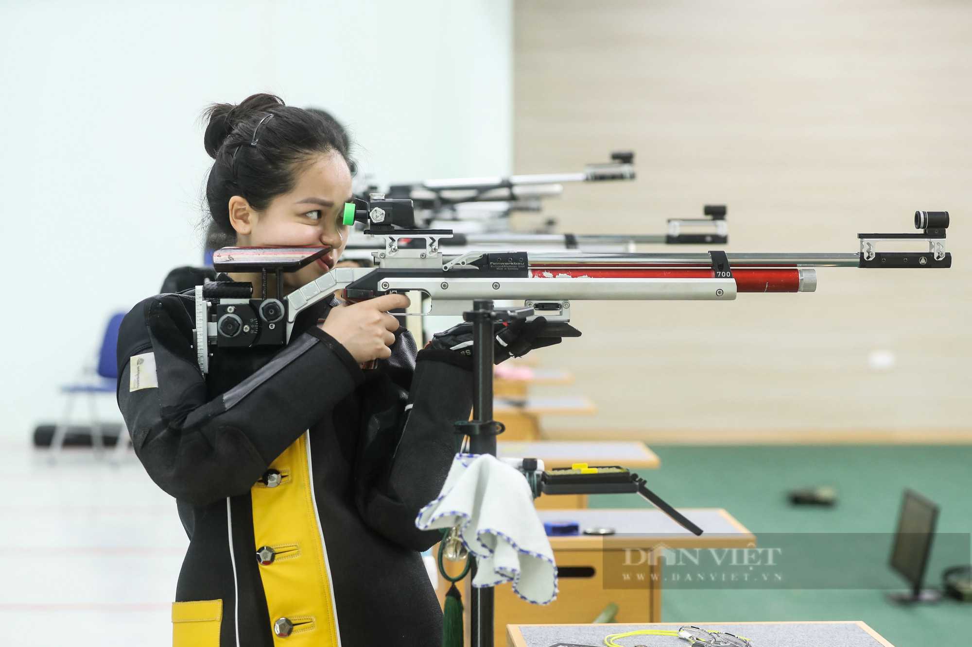 Vào trường bắn xem xạ thủ Việt Nam &quot;luyện vàng&quot; trước thềm SEA Games 31 - Ảnh 8.