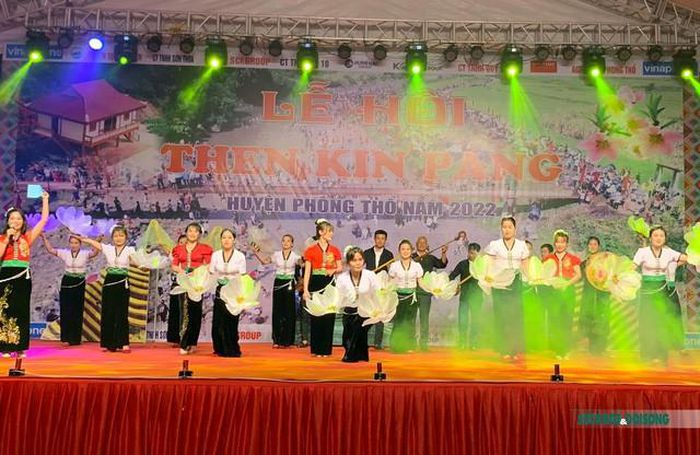Lễ hội té nước của người Thái trắng Lai Châu - Ảnh 8.