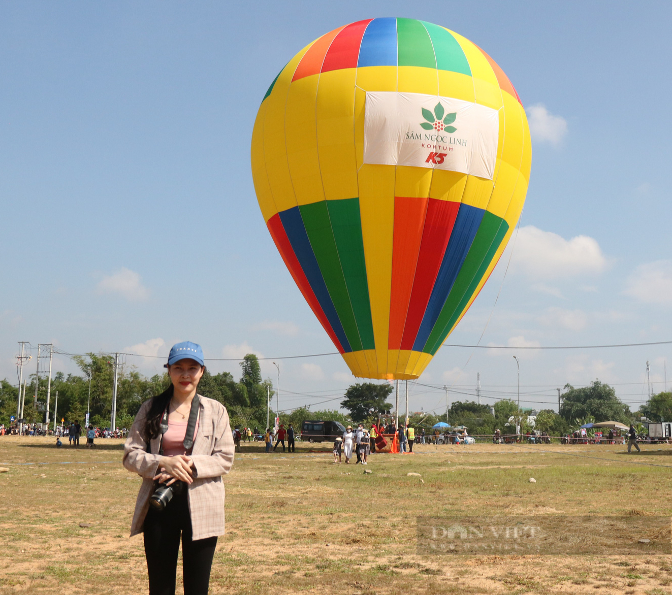 Người dân háo hức ngắm nhìn và trải nghiệm khinh khí cầu lần đầu ở Kon Tum - Ảnh 7.