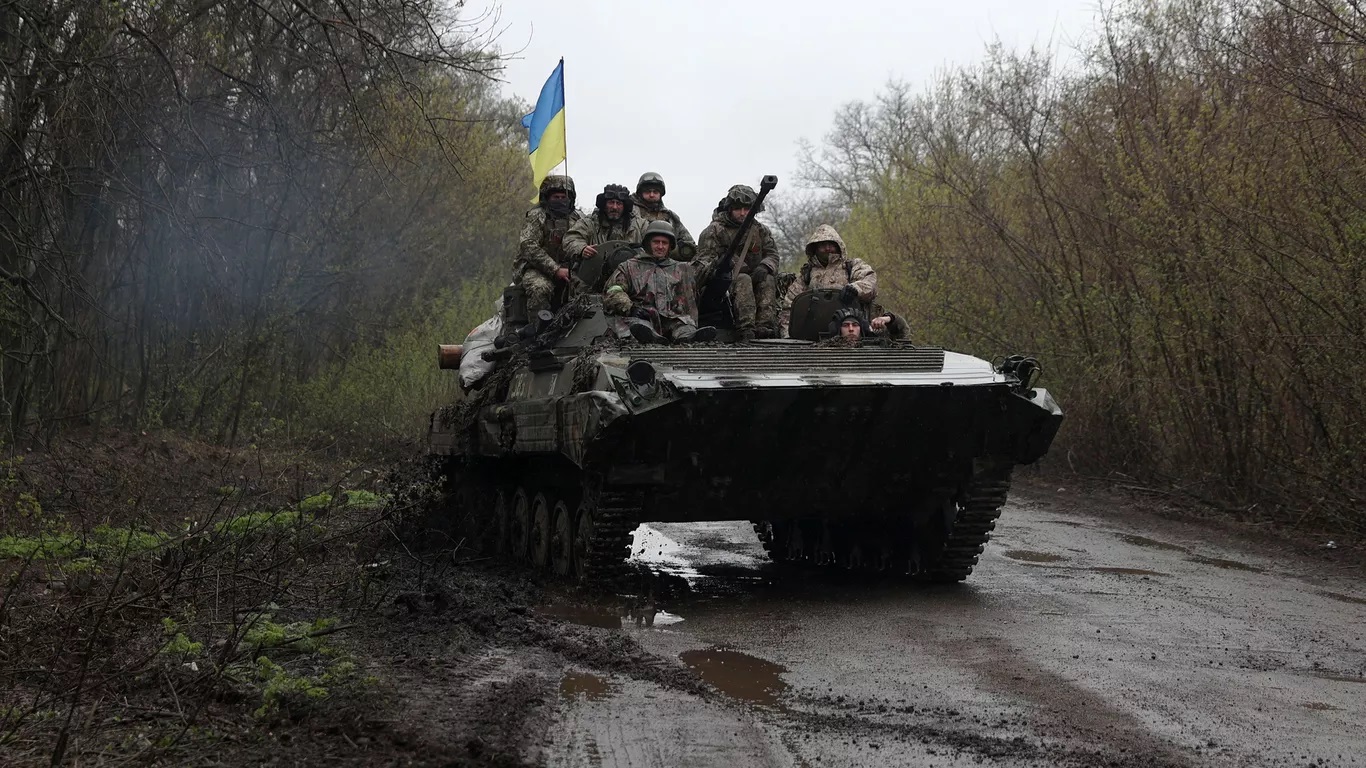 Chiến sự Nga-Ukraine: Xe tăng, pháo 'khủng' mới giúp Ukraine tăng hy vọng 'đánh bại' Nga - Ảnh 1.