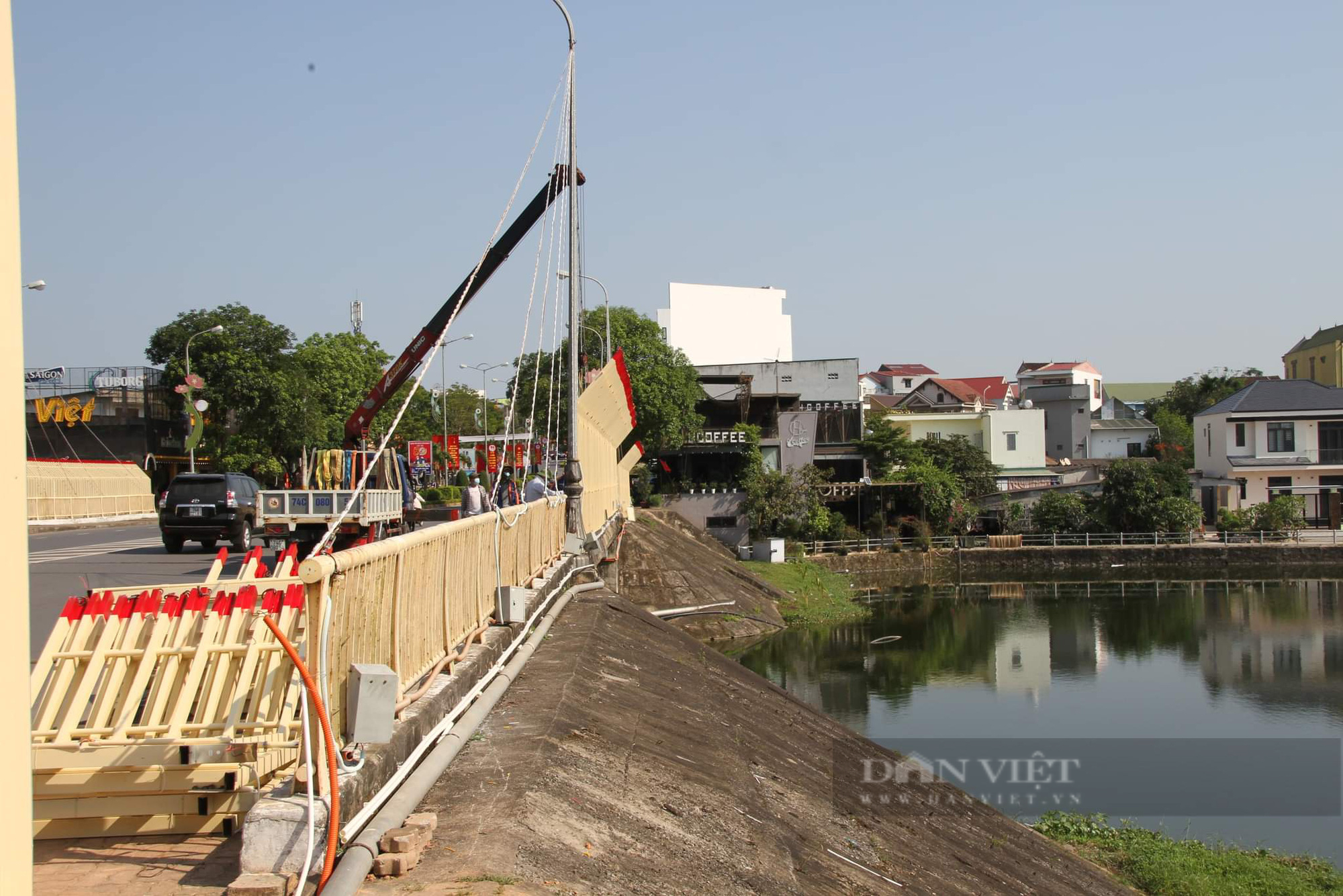 Tháo dỡ công trình trang trí cầu Đại An 1,5 tỷ đồng ở TP Đông Hà - Ảnh 3.