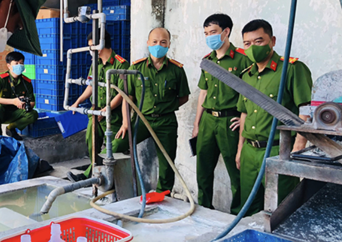 Đồng Nai: Khai quật hơn 42 tấn chất thải nguy hại ở Công ty bóng đèn Điện Quang - Ảnh 1.