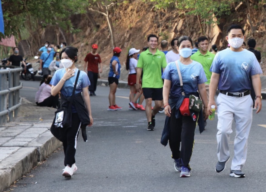 Bà Rịa - Vũng Tàu: Hơn 8.000 người tham gia Giải đi bộ leo núi Hải Đăng năm 2022   - Ảnh 1.