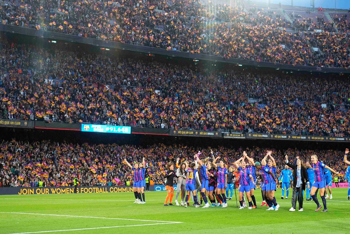 SHOCK: fans entering the Nou Camp to see Barca's men's team are only half of the women's team - Photo 2.