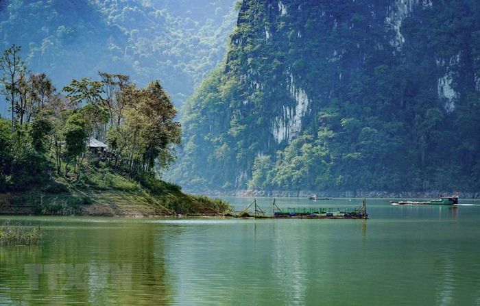 Vẻ đẹp lòng hồ Sông Đà ở huyện vùng cao Tủa Chùa - Ảnh 12.