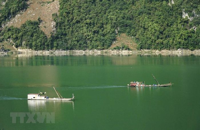 Vẻ đẹp lòng hồ Sông Đà ở huyện vùng cao Tủa Chùa - Ảnh 14.