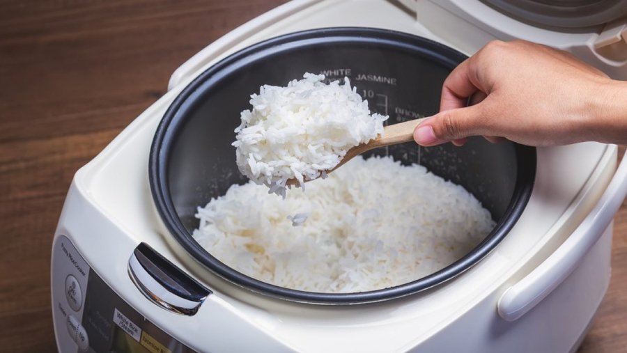 Bí quyết nấu cơm dẻo, để nguội vẫn ngon, lâu bị thiu: Vo gạo xong đừng nấu ngay, hãy làm thêm bước này - Ảnh 3.