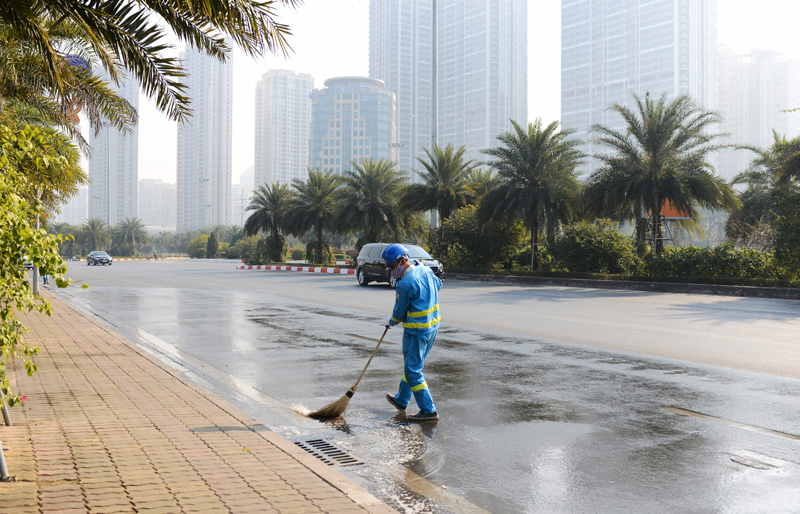 Tổng vệ sinh môi trường toàn TP.Hà Nội trước dịp nghỉ lễ 30/4 - 1/5 - Ảnh 1.