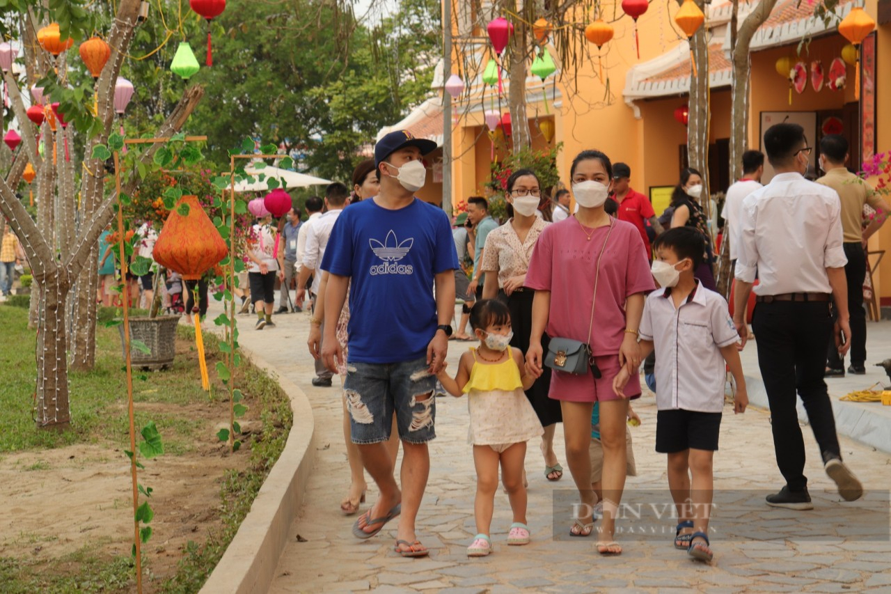 Nhiều hoạt động bên trong “Phố cổ Hội An” giữa lòng xứ Thanh, người dân đổ xô đến check-in - Ảnh 3.