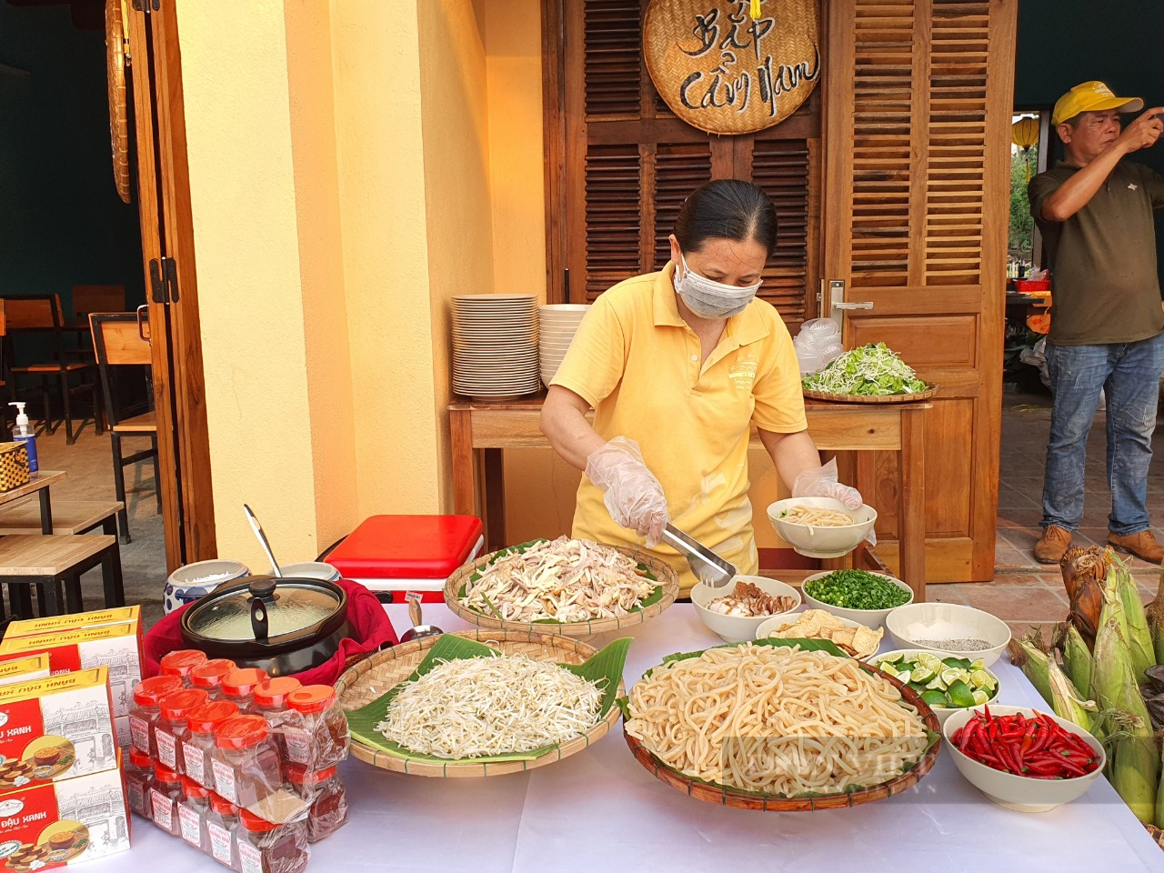 Nhiều hoạt động bên trong “Phố cổ Hội An” giữa lòng xứ Thanh, người dân đổ xô đến check-in - Ảnh 8.