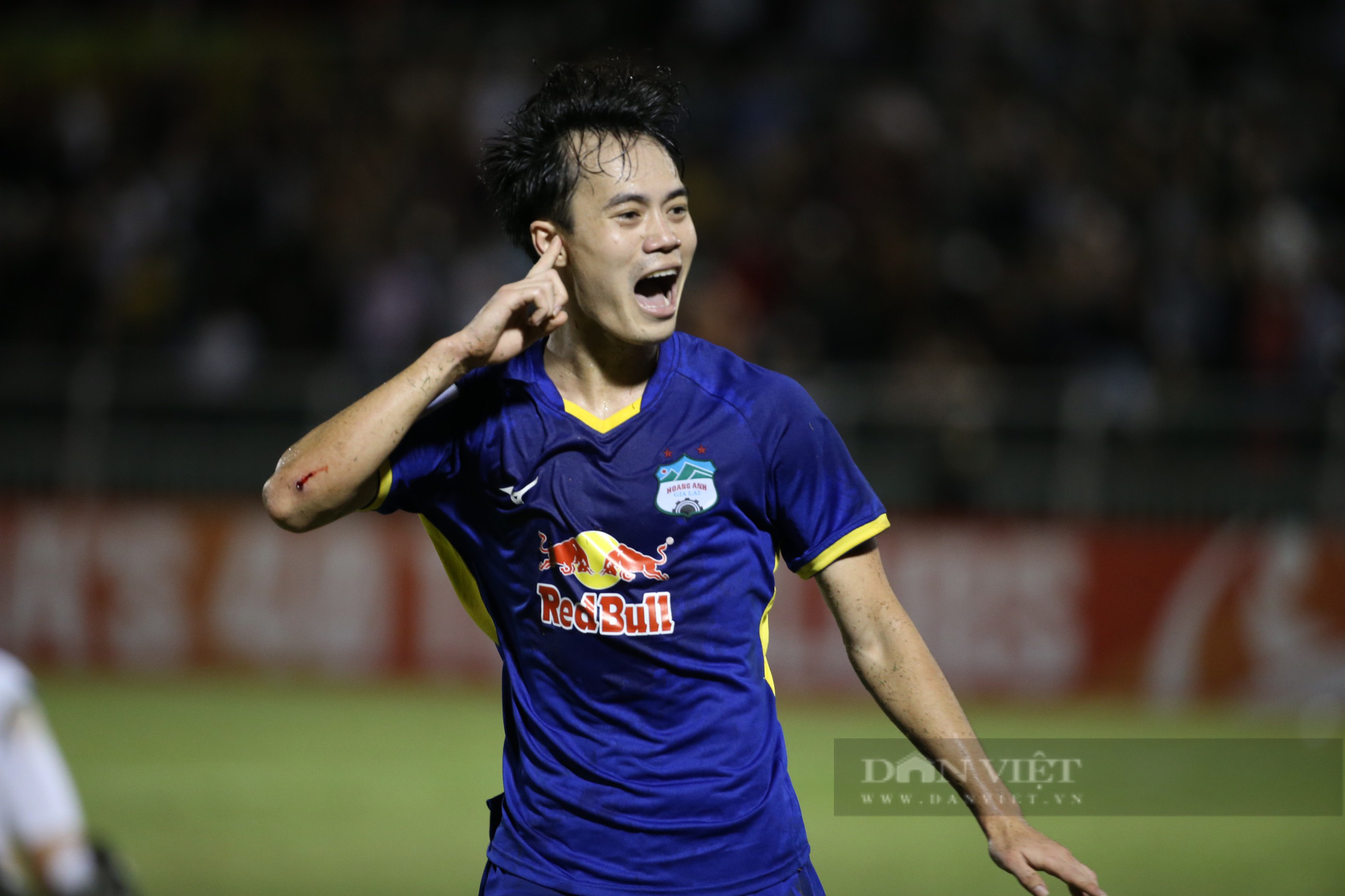 Cong Phuong's wife celebrates when Van Toan scores - Photo 6.