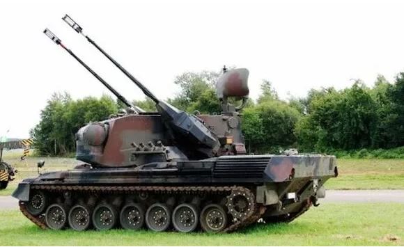 Đức dự định cung cấp thêm xe tăng Gepard cho Ukraine nhằm đối phó với Nga - Ảnh 1.