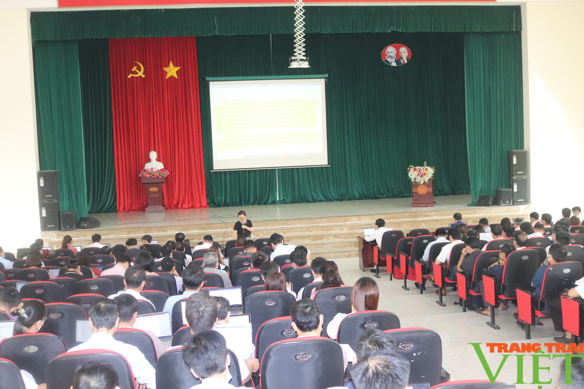 Sơn La: Hơn 200 đại biểu được tập huấn nghiệp vụ chuẩn bị công tác tổ chức Kỳ thi tốt nghiệp THPT năm 2022  - Ảnh 3.