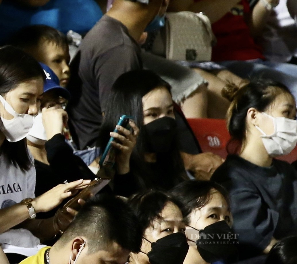 Cong Phuong's wife celebrates when Van Toan scores - Photo 2.