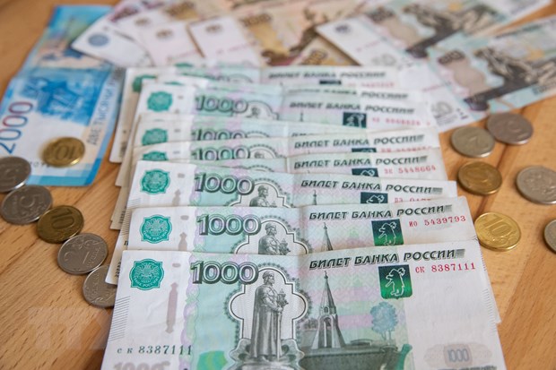 Đồng ruble chạm mức cao nhất trong hơn 2 năm so với đồng euro - Ảnh 1.