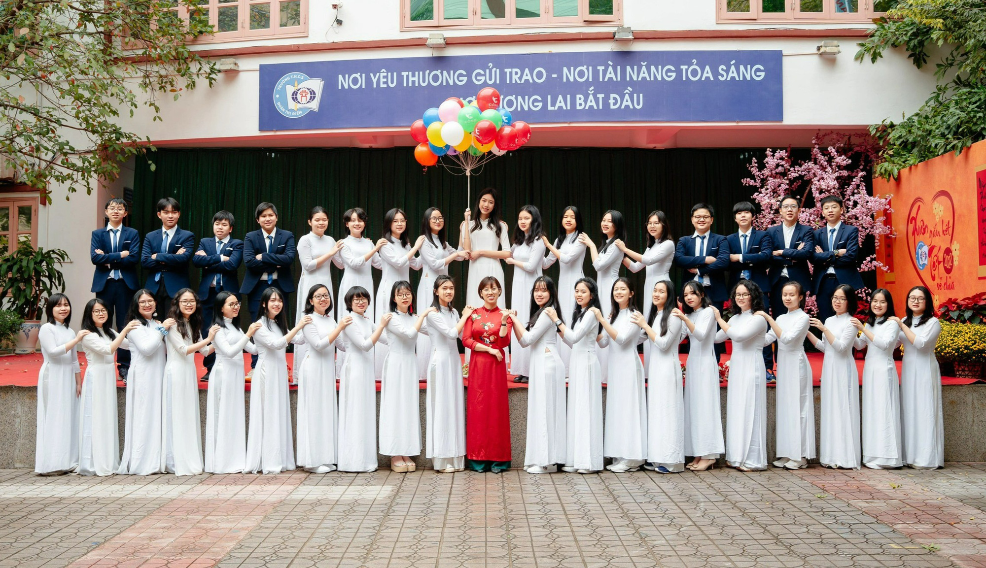 14 học sinh cùng lớp ở Hà Nội đạt điểm IELTS từ 7.0 trở lên - Ảnh 1.