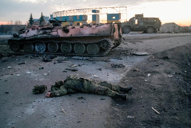 Chiến sự Nga-Ukraine 63 ngày khốc liệt qua ảnh - Ảnh 3.