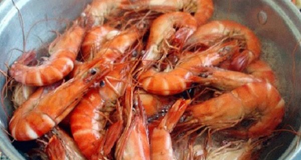 Steaming shrimp is not only for ginger, lemongrass: Adding this is the best, sweet, fragrant shrimp, snake meat, let it cool down and not fishy - Photo 1.