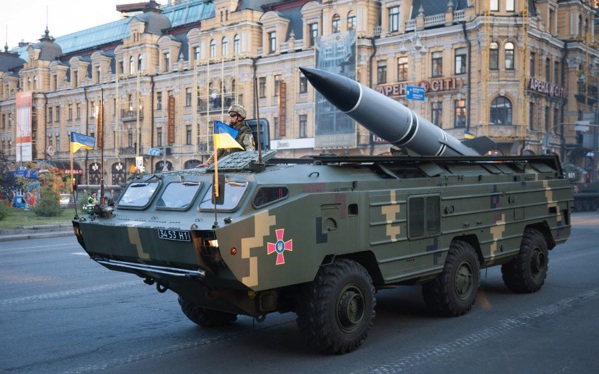 Chiến sự Nga-Ukraine: Bật mí tên lửa đạn đạo có thể giúp Ukraine tấn công kho dầu, đạn dược trên đất Nga