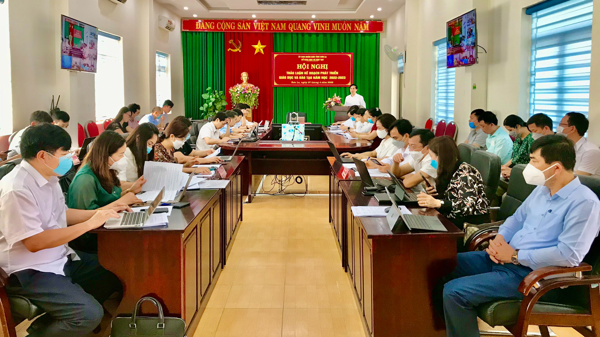 Sơn La: Thảo luận kế hoạch phát triển giáo dục và đào tạo năm học 2022 – 2023 - Ảnh 1.
