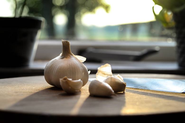   5 reasons to eat garlic every day - Photo 1.