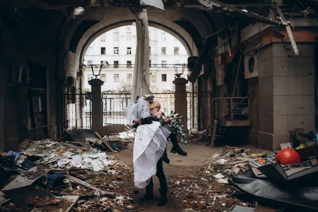 Love and happiness in the midst of the war in Ukraine: The couple decided to get married in the middle of a bullet because 