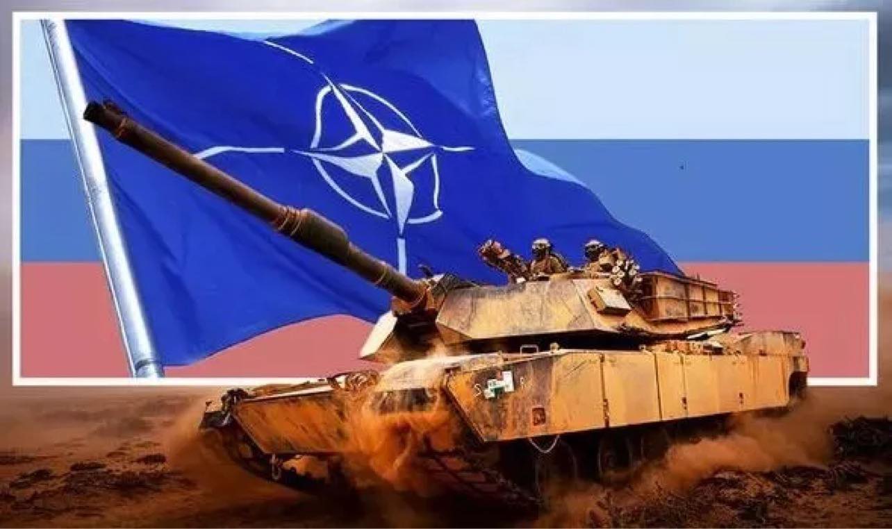 Chiến sự Ukraine: Đọ xe tăng, tàu ngầm của Nga và NATO - Ảnh 1.