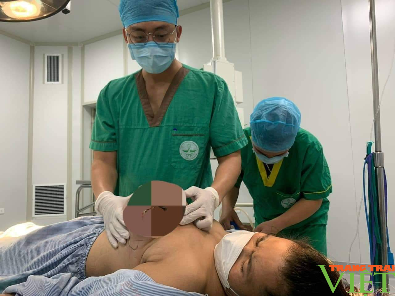 Bệnh viện Đa khoa tỉnh Sơn La: Phẫu thuật thành công cho bệnh nhân có khối u vú lở loét - Ảnh 1.