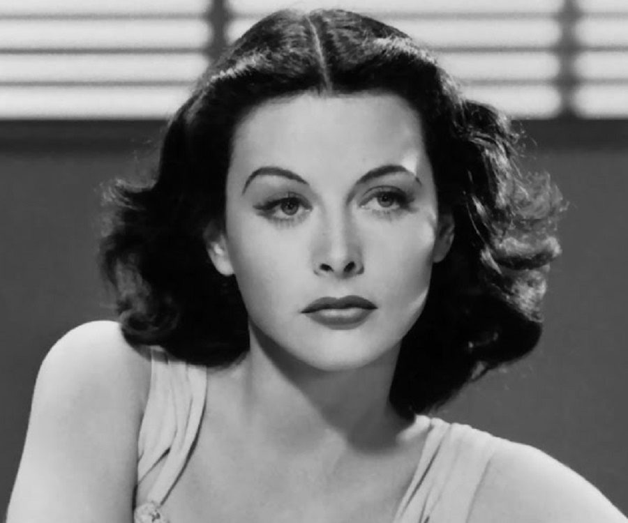 Hedy nổi tiếng với các vai diễn trong các bộ phim được đề cử giải Oscar trong những năm 1940 và thường được gọi là &quot;người phụ nữ đẹp nhất thế giới&quot;. Tuy nhiên, di sản lớn nhất của bà là chuyển đổi tần số mà bà đã phát triển cùng với George Antheil vào năm 1941.  Ảnh: @AFP.