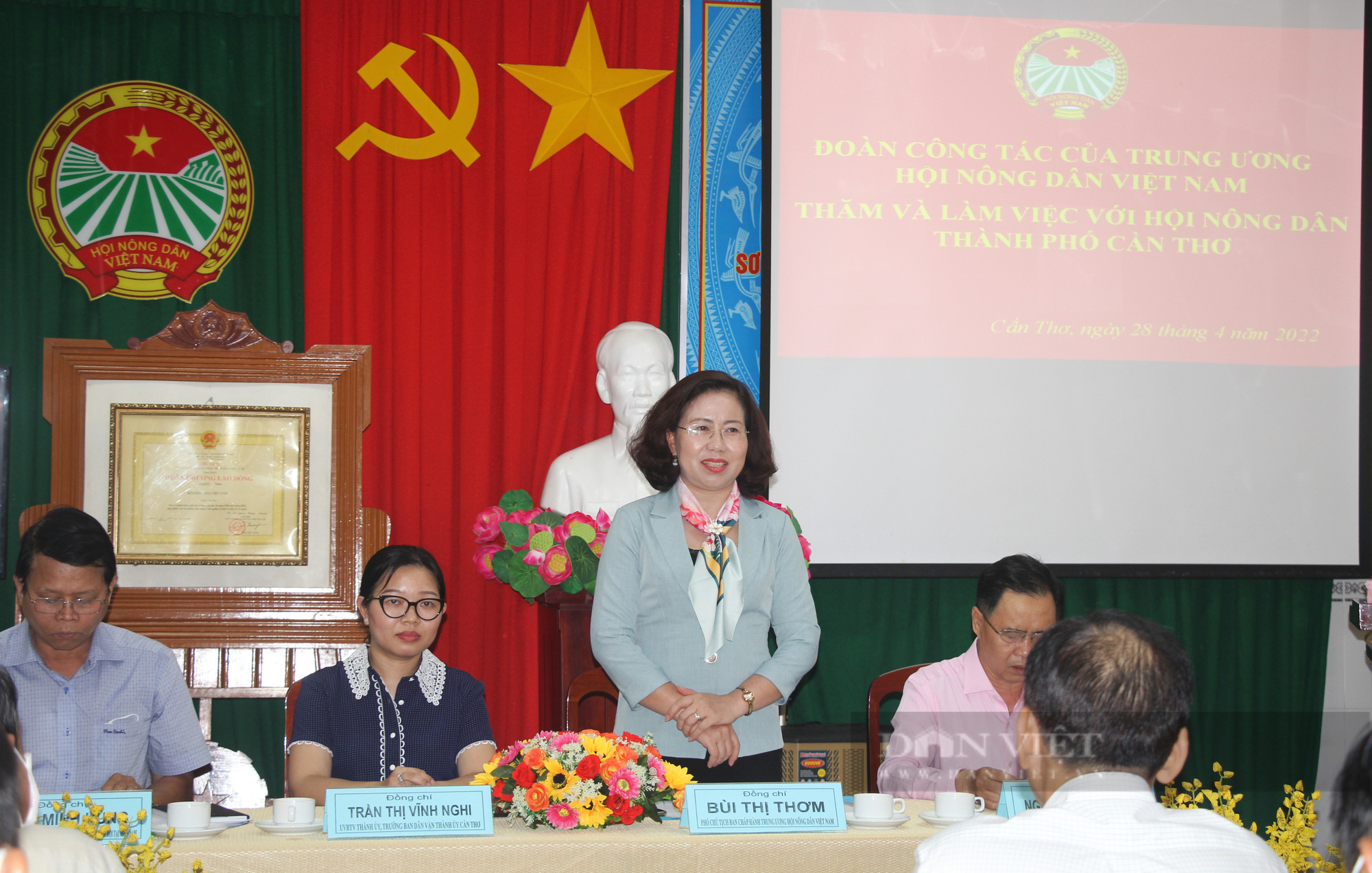 Phó Chủ tịch Hội NDVN Bùi Thị Thơm: Hội ND Cần Thơ giúp nông dân liên kết sản xuất, giảm chi phí đầu vào- Ảnh 1.