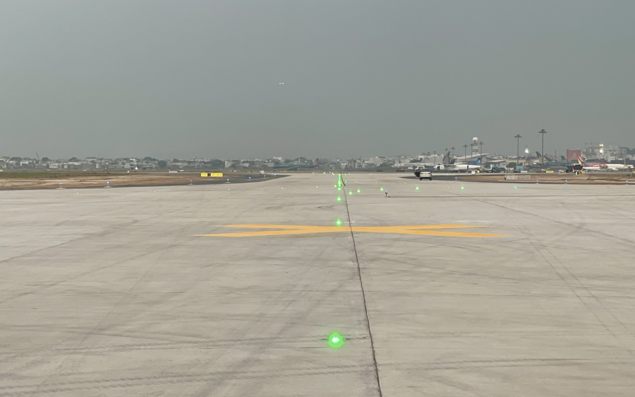 Cảnh báo tình trạng chiếu đèn lazer uy hiếp an toàn bay tại Tân Sơn Nhất có xu hướng gia tăng