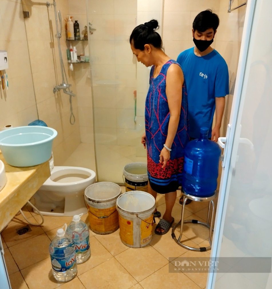 Người dân khu biệt thự liền kề ở Hà Nội khốn khổ vì mất nước, vật vã mua nước, đi tắm nhờ  - Ảnh 3.