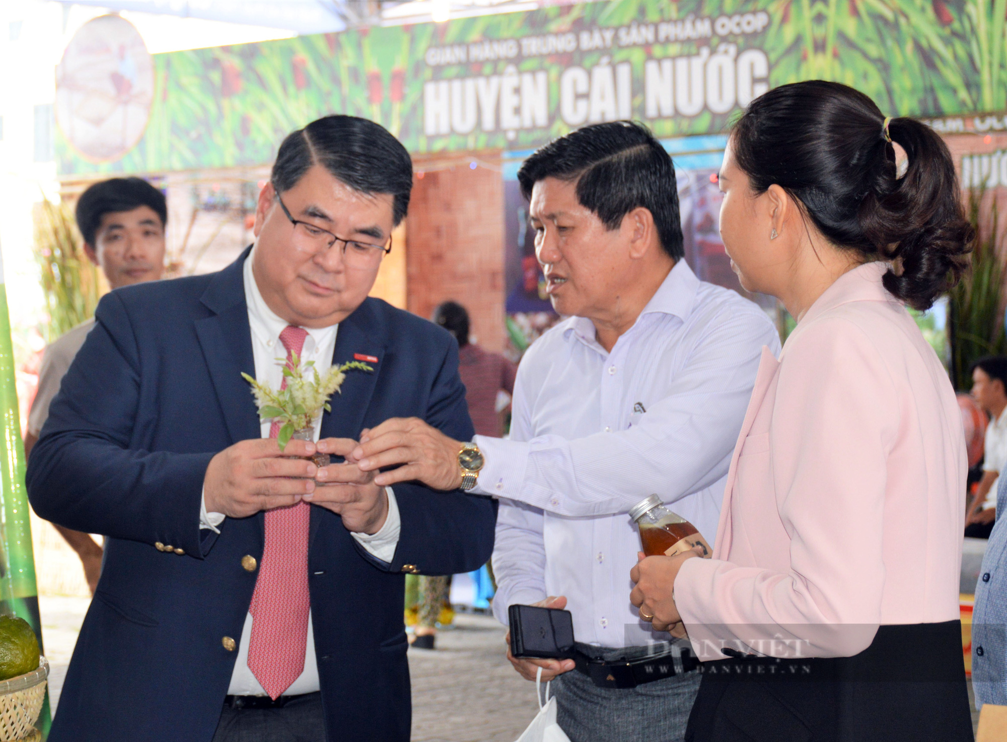 La liệt đặc sản Cà Mau tại ngày hội về sản phẩm OCOP lớn nhất tỉnh - Ảnh 12.