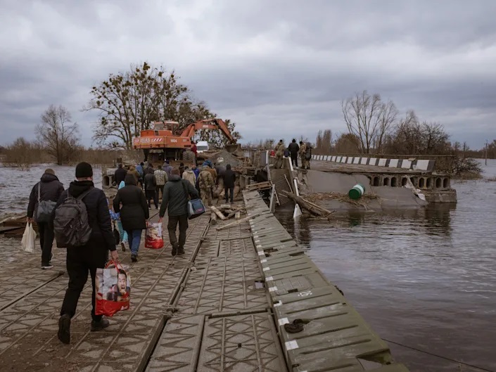 Người Ukraine tuyên bố không hối tiếc khi cố tình 'nhấn chìm' cả làng trong biển nước để chặn bước tiến của Nga - Ảnh 1.